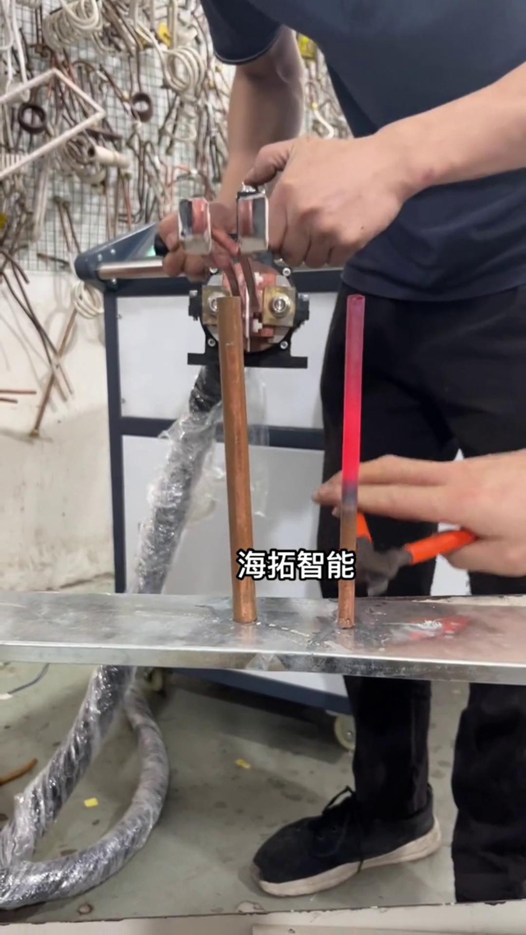铜管加热退火有难度吗？没有！只要用了91免费软件智能91免费看黄下载加热设备，什么淬火退火加热焊接一切都不是问题。 