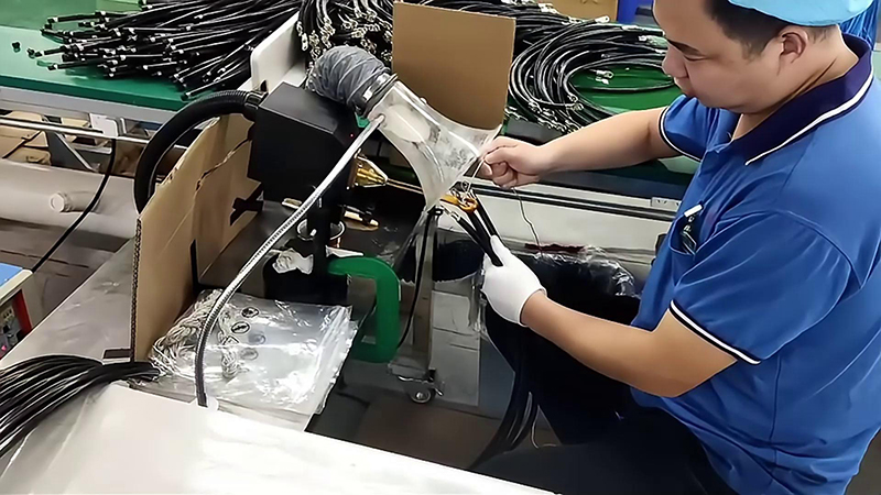高频焊接机，轻松实现接线端子锡焊，让你的工作更轻松！
