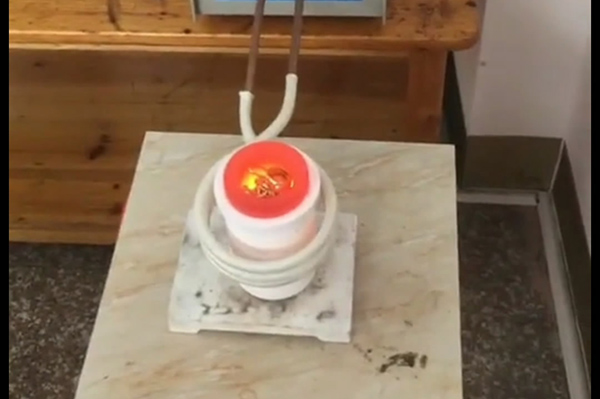 频率越高，中频熔炼电炉价格越高？