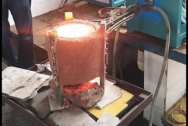 如何操作电加热炉？